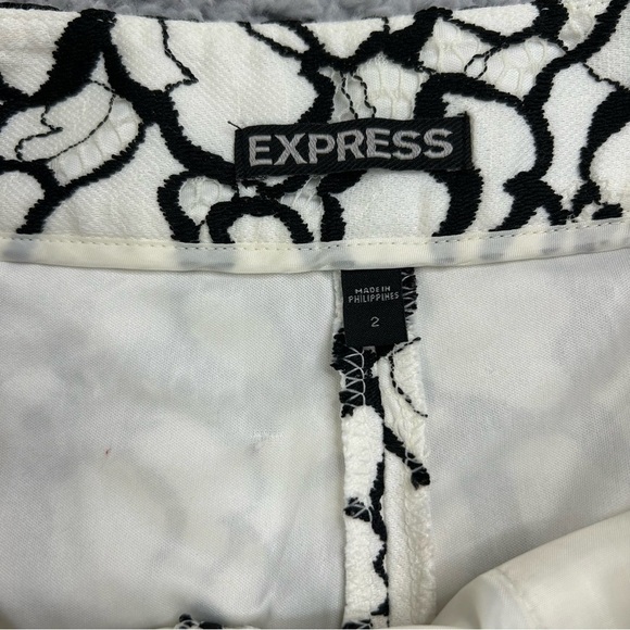 Express Shorts Womens 2 Lace Floral Cut Out 3D Pockets Zip Up Closure Office - Picture 2 of 4